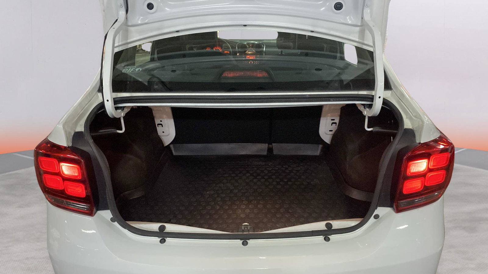 https://cdn-flexicar.caraffinity.it/public_appraisal_images_pro/images/stock/268863/toF8W5arQp__img-98f363f5-af2b-4e33-b9ca-287a96d81993.jpeg