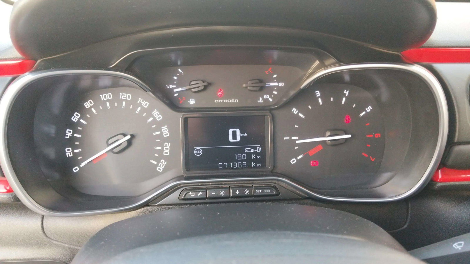https://cdn-flexicar.caraffinity.it/public_appraisal_images_pro/images/stock/269207/NV2lZxjN1b__1073KCJ_46dc4608fd5f4a61824c06f225c2f917_Interior_9.jpg.jpg
