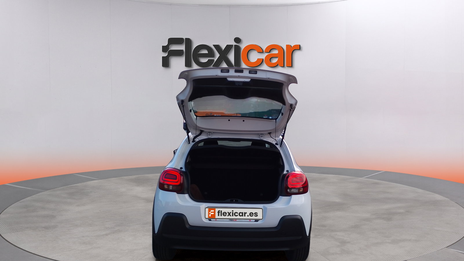 https://cdn-flexicar.caraffinity.it/public_appraisal_images_pro/images/stock/270571/mXReRhbVez__img-6730b80c-7c39-49b7-976e-5c8da9e6511c.jpeg