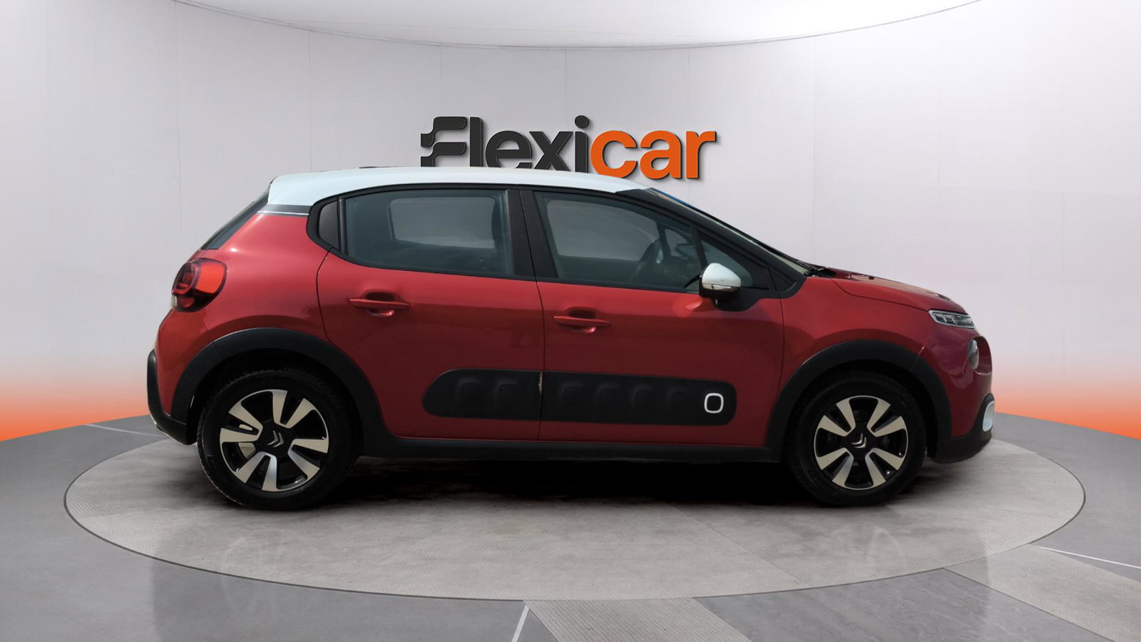 https://cdn-flexicar.caraffinity.it/public_appraisal_images_pro/images/stock/271052/qS0tlb6qrI__img-54c44546-ad29-48ee-8975-e037c3294bc6.jpeg