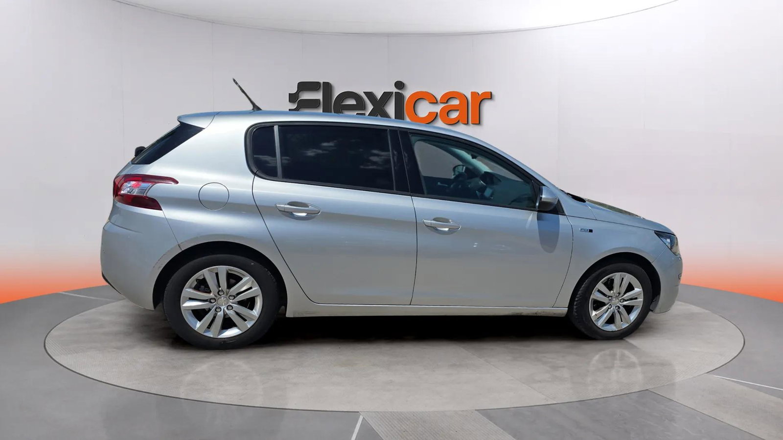 https://cdn-flexicar.caraffinity.it/public_appraisal_images_pro/images/stock/271215/UdVFAEMhFh__3097LJV_16b07990fa6846758ab7da35aefef7ec_Exterior_6.jpg.jpg