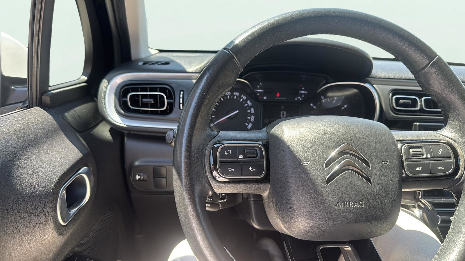 https://cdn-flexicar.caraffinity.it/public_appraisal_images_pro/images/stock/271377/IMEnzMMxOP__img-d35fdb46-a502-46eb-816c-2a99affe2ad4.jpeg