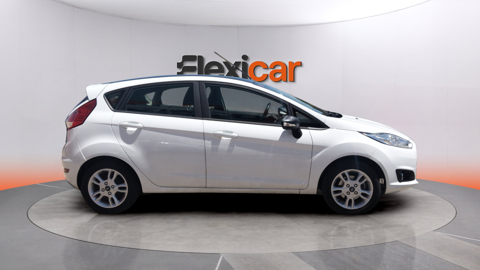 https://cdn-flexicar.caraffinity.it/public_appraisal_images_pro/images/stock/271379/h8KHJPedgM__img-465c306a-642c-4dbb-be8e-a95f994ea109.jpeg