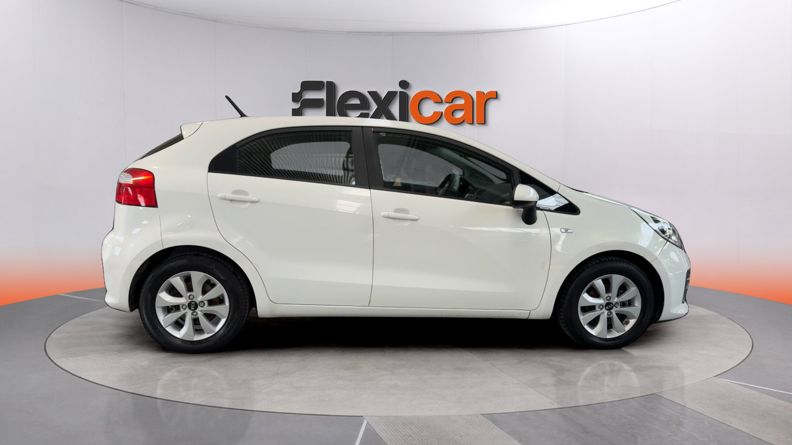 https://cdn-flexicar.caraffinity.it/public_appraisal_images_pro/images/stock/271397/8vQ1UywygQ__img-35a72a99-5ddb-4d50-bdcc-b800cd6583b4.jpeg