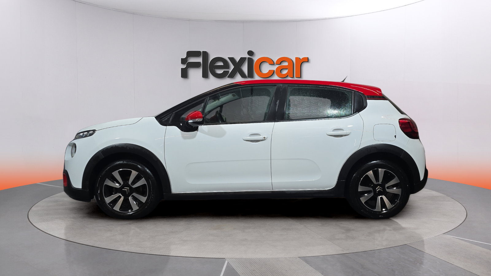 https://cdn-flexicar.caraffinity.it/public_appraisal_images_pro/images/stock/271483/Fw9kCgbduT__img-a4b7ab65-0166-4247-9c56-8eb39236071d.jpeg