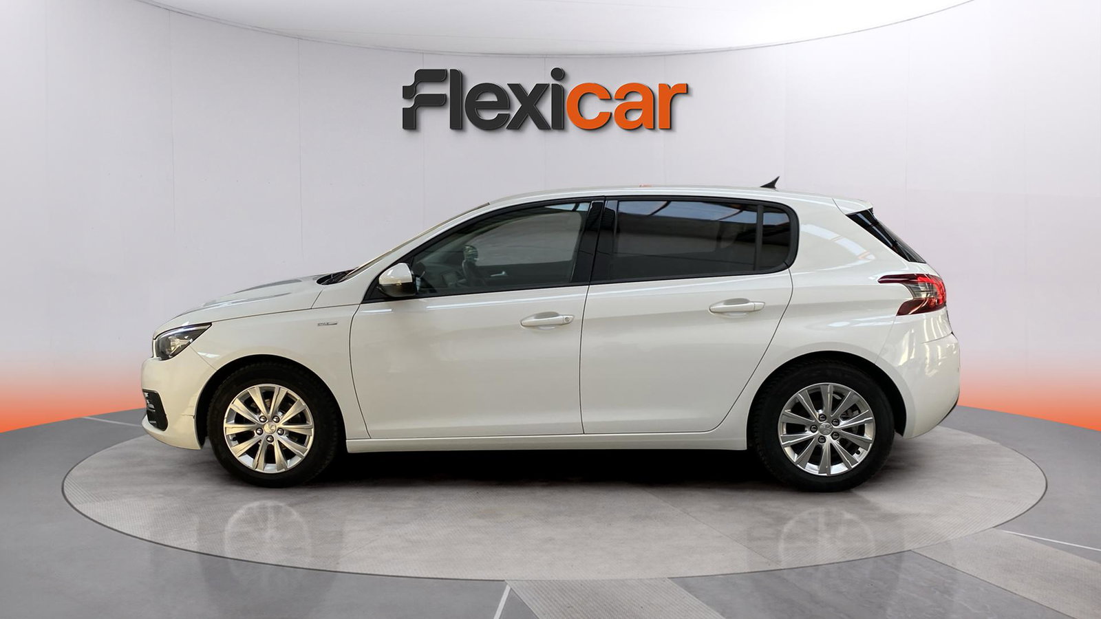 https://cdn-flexicar.caraffinity.it/public_appraisal_images_pro/images/stock/272195/BeZCblj43v__img-f5365f27-123f-4c70-b193-139a4dc29609.jpeg