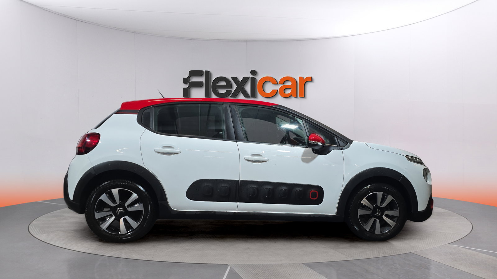 https://cdn-flexicar.caraffinity.it/public_appraisal_images_pro/images/stock/272609/XNPEOvxIoZ__img-4fa4ff21-7aad-4e1f-86a6-6efef7f39950.jpeg