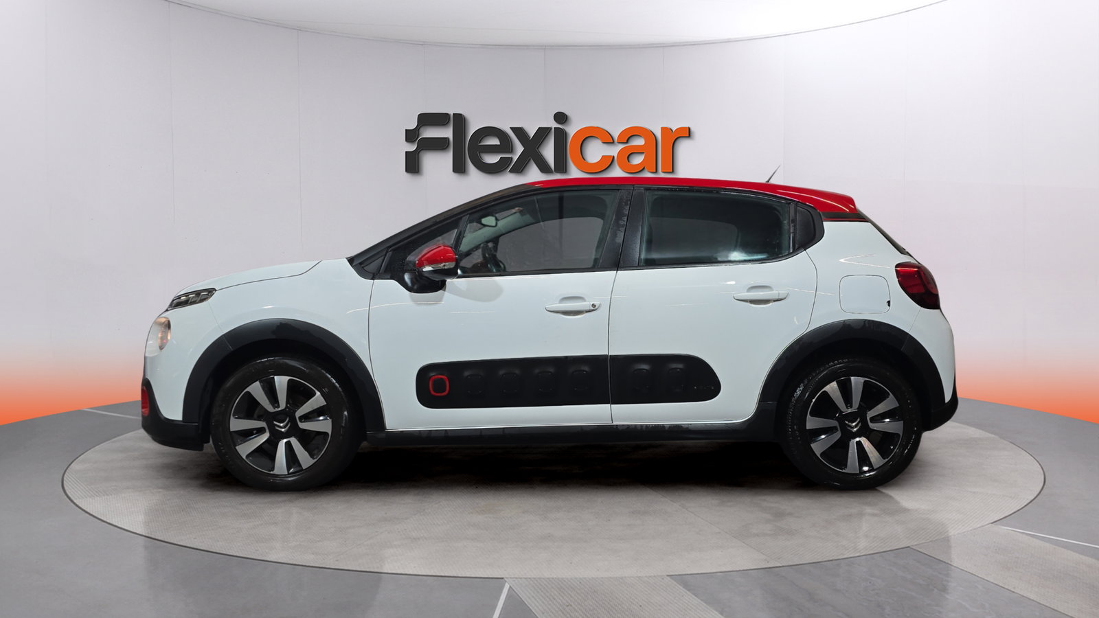 https://cdn-flexicar.caraffinity.it/public_appraisal_images_pro/images/stock/272609/ctWqCaqsyZ__img-03d75eae-a518-4505-8c35-1eea47986e94.jpeg
