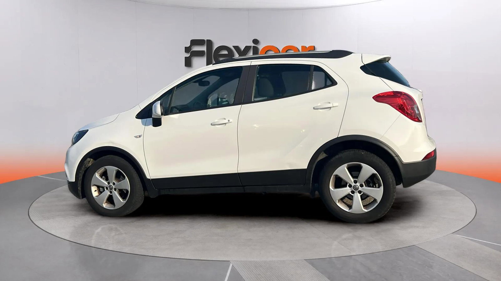 https://cdn-flexicar.caraffinity.it/public_appraisal_images_pro/images/stock/272687/C32UCCqFak__1_3_Exterior_8456KCS_467a4b233fce4419b300cec07fa35bb8_Exterior_3.jpeg.jpg