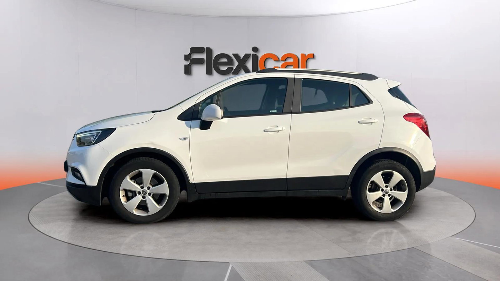 https://cdn-flexicar.caraffinity.it/public_appraisal_images_pro/images/stock/272687/YBE7ymROKZ__1_2_Exterior_8456KCS_467a4b233fce4419b300cec07fa35bb8_Exterior_2.jpeg.jpg
