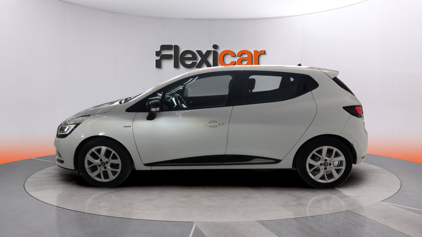 https://cdn-flexicar.caraffinity.it/public_appraisal_images_pro/images/stock/273455/02azEASO6S__img-96454fdb-2e08-4920-8888-b7d1dc89d6f1.jpeg
