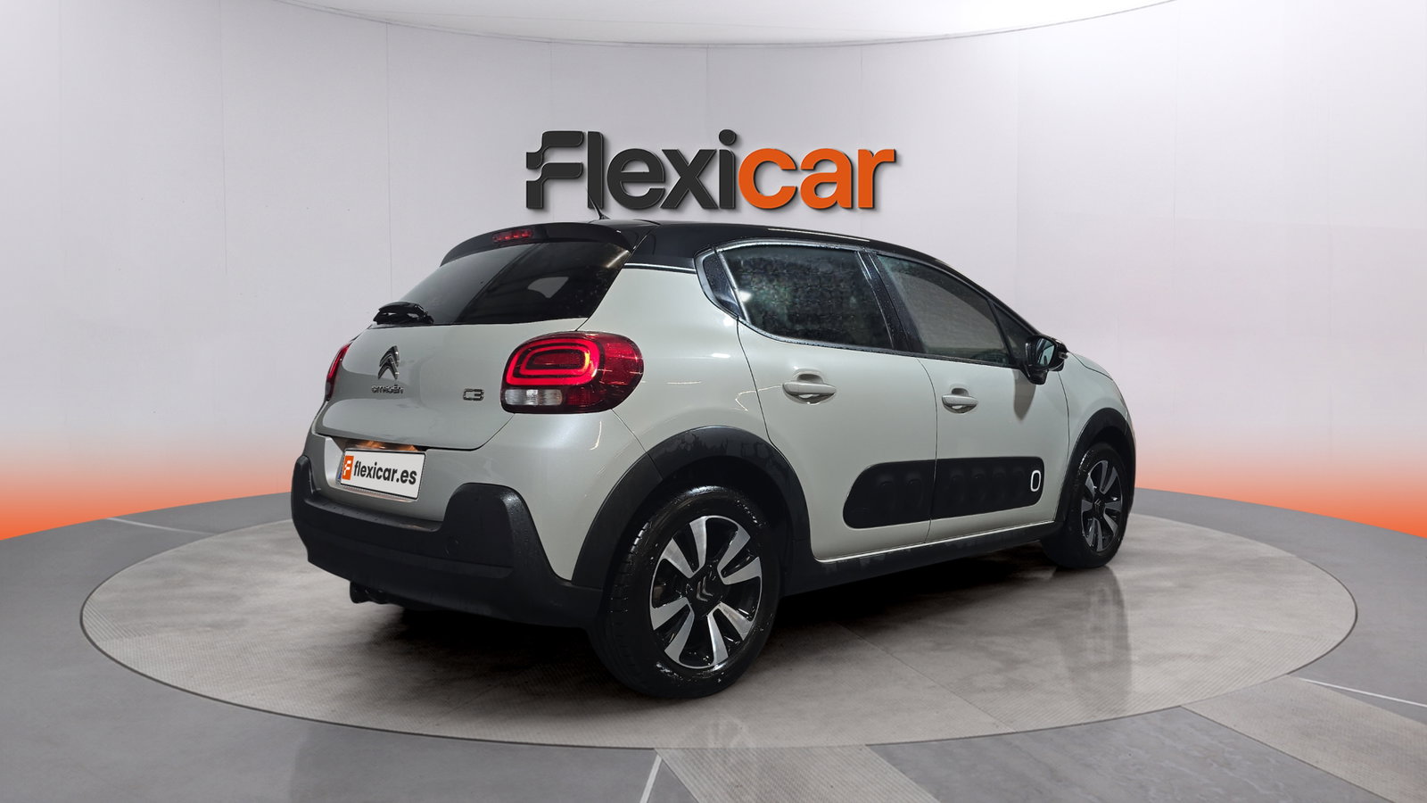 https://cdn-flexicar.caraffinity.it/public_appraisal_images_pro/images/stock/274792/QEiDyLZY2u__img-cd437bf7-12d8-4cee-a736-1d1d1699ae4e.jpeg