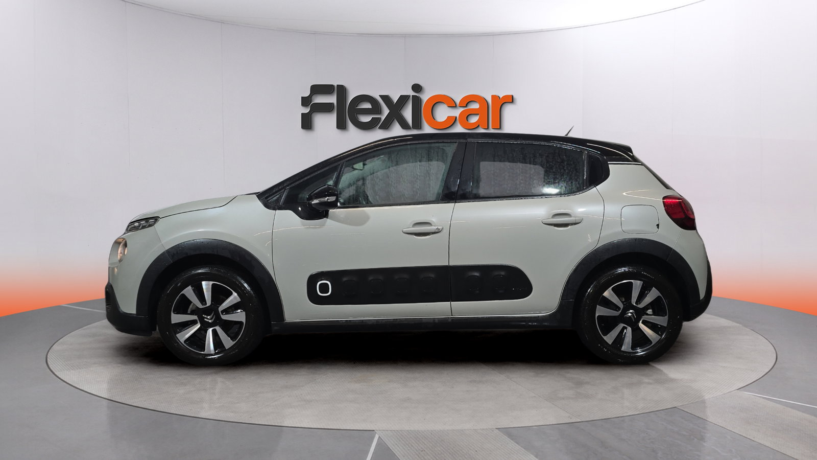 https://cdn-flexicar.caraffinity.it/public_appraisal_images_pro/images/stock/274792/aKao4H2781__img-7e3e2521-fbc2-4ba7-9742-7a7efc5865bd.jpeg