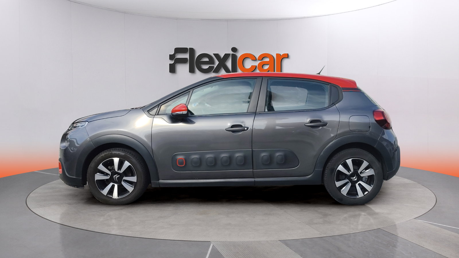 https://cdn-flexicar.caraffinity.it/public_appraisal_images_pro/images/stock/274904/fn1sKfYmIX__img-26dcabde-6c53-456c-b7af-8005115993a7.jpeg