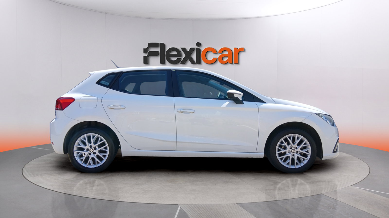 https://cdn-flexicar.caraffinity.it/public_appraisal_images_pro/images/stock/275248/yZhHWyzDIZ__img-764177e8-9fb9-4173-8907-f404bbb854c0.jpeg
