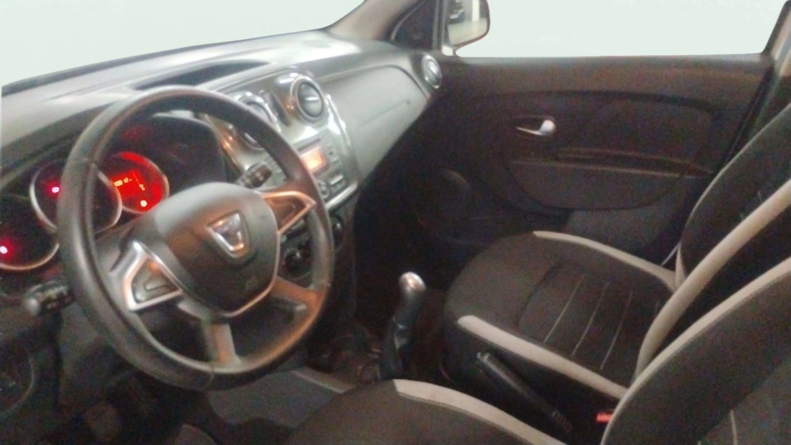 https://cdn-flexicar.caraffinity.it/public_appraisal_images_pro/images/stock/276032/Tu3nNDH5Vi__5626JXS_f4d874acaf044e55876d7fc358344c0d_Miscellaneous_15.jpg.jpg