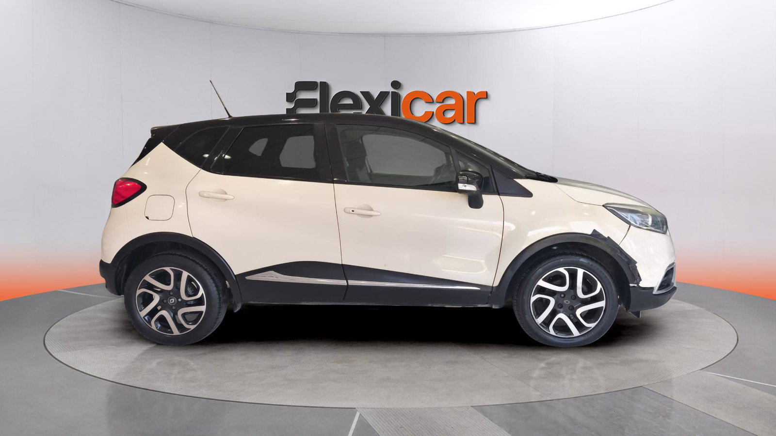 https://cdn-flexicar.caraffinity.it/public_appraisal_images_pro/images/stock/276145/94DLCVeonM__img-1a40d6f3-8a8a-4820-a9da-db43c6296f2a.jpeg