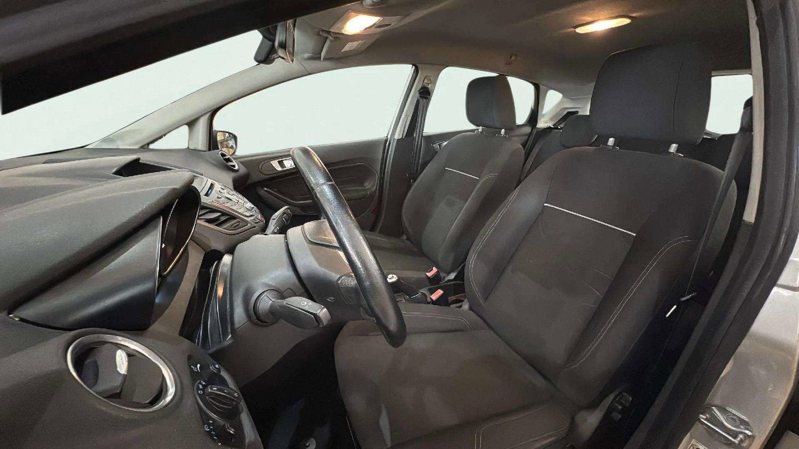 https://cdn-flexicar.caraffinity.it/public_appraisal_images_pro/images/stock/277597/trmRJl65QQ__8350JGN_95db34353bb14c0ca4fe1f825900c300_Interior_17.jpeg.jpg