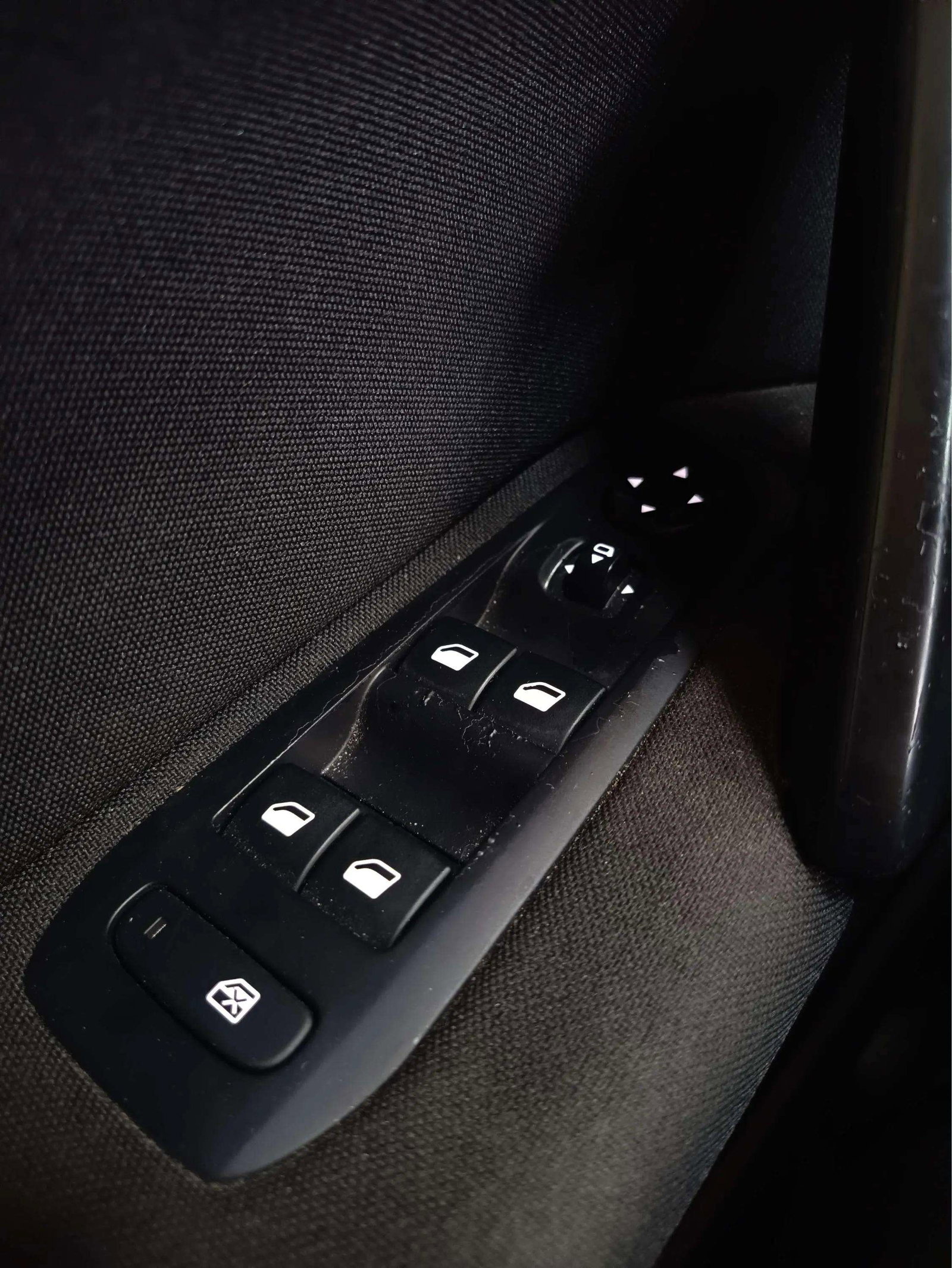 https://cdn-flexicar.caraffinity.it/public_appraisal_images_pro/images/stock/280005/mkL22M5jkq__1786038544438.jpg