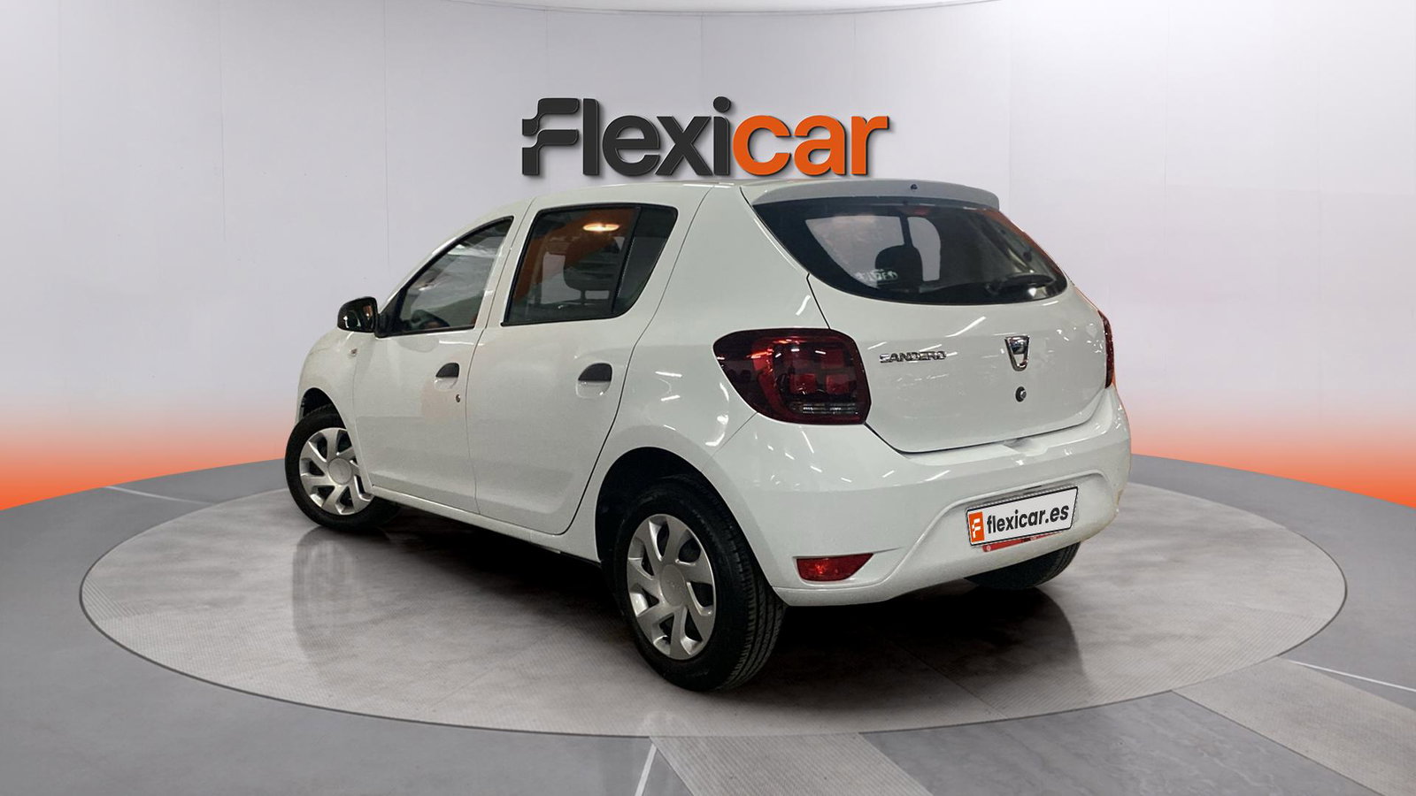 https://cdn-flexicar.caraffinity.it/public_appraisal_images_pro/images/stock/282558/PAPW6BJb0c__img-567380bd-c634-4565-a27d-2516fb704bbf.jpeg