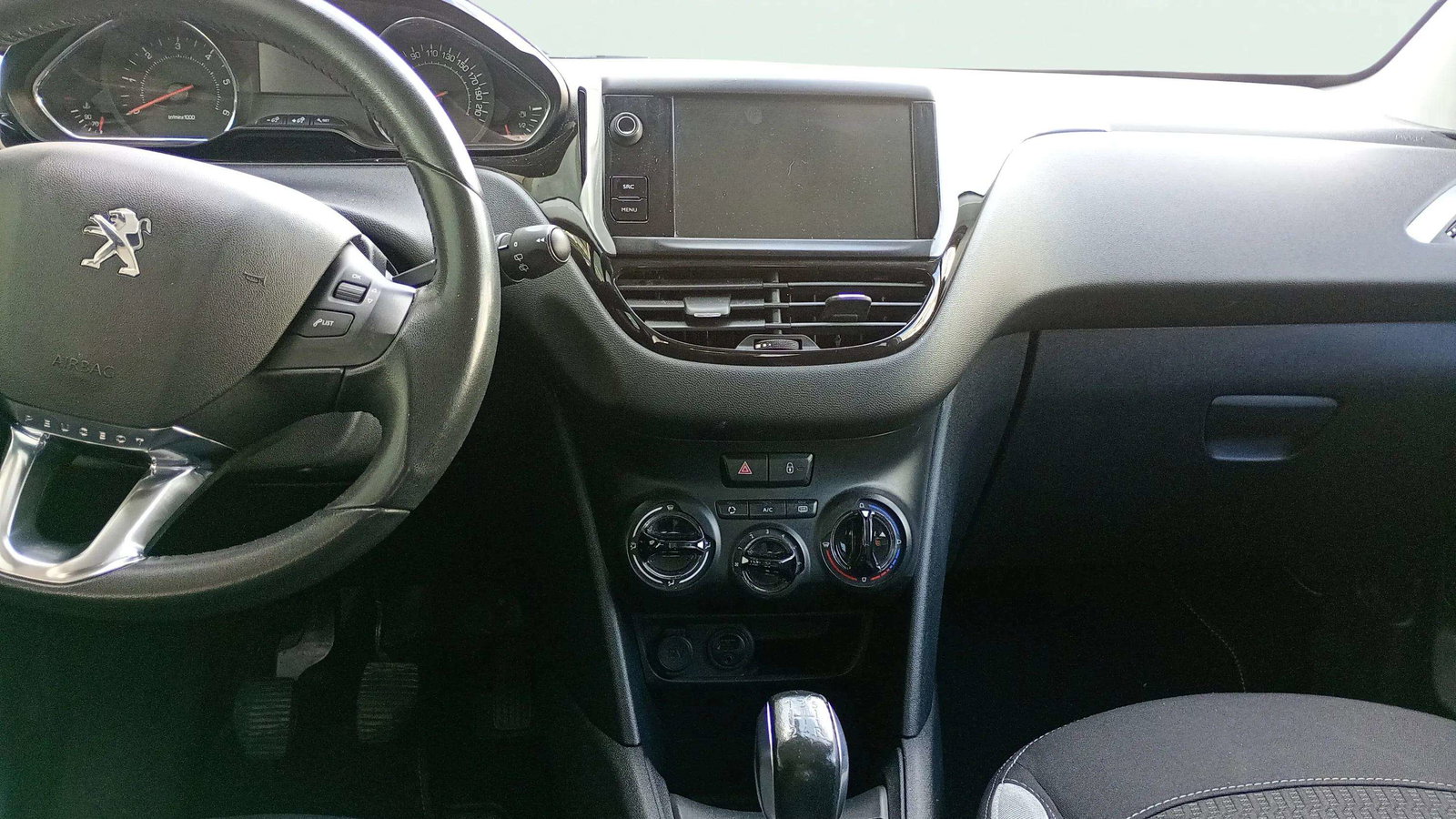https://cdn-flexicar.caraffinity.it/public_appraisal_images_pro/images/stock/282704/G9neQaTx15__2871JFM_445946fc505947098a79d0814ac0ae6b_Interior_7.jpg.jpg