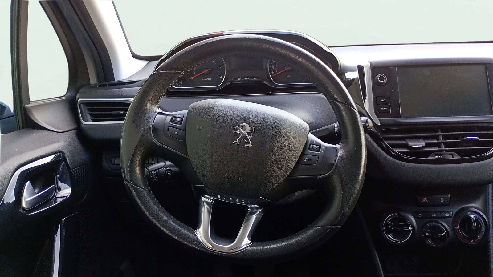 https://cdn-flexicar.caraffinity.it/public_appraisal_images_pro/images/stock/282704/JBla51Gzpt__2871JFM_445946fc505947098a79d0814ac0ae6b_Interior_8.jpg.jpg