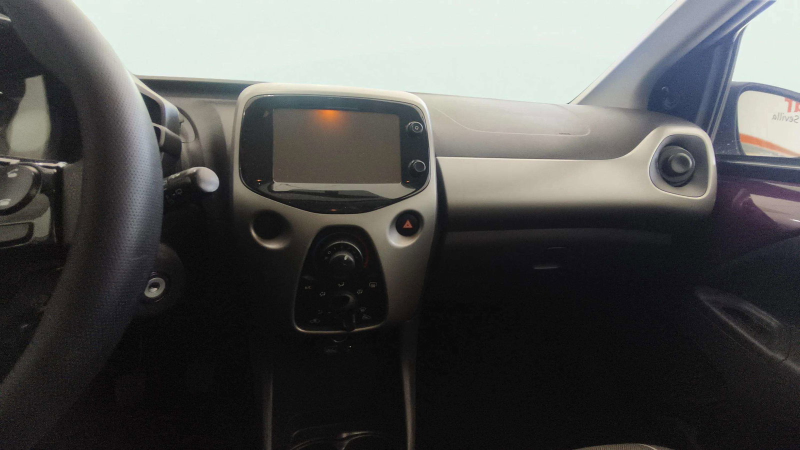 https://cdn-flexicar.caraffinity.it/public_appraisal_images_pro/images/stock/283403/ufr43Sw1CY__7831KGF_c615e9a6fee4446f95ff4eab3bfae6ed_Interior_7.jpg.jpg