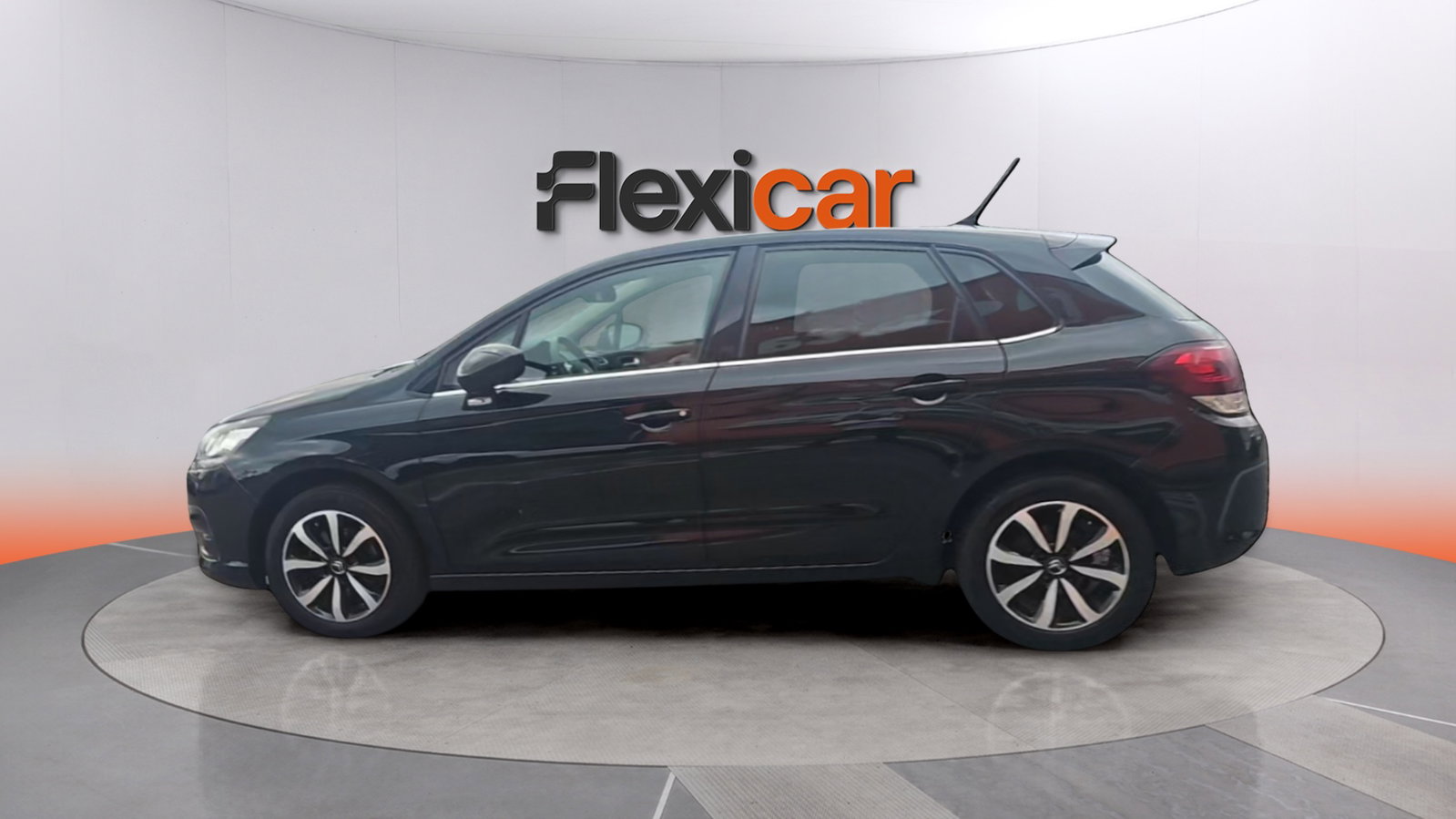 https://cdn-flexicar.caraffinity.it/public_appraisal_images_pro/images/stock/284407/TdqmeeONd1__img-2c607a4e-d78b-4498-92b2-59e7bfeb1139.jpeg